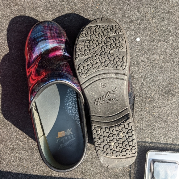 Danskos - Picture 4 of 5